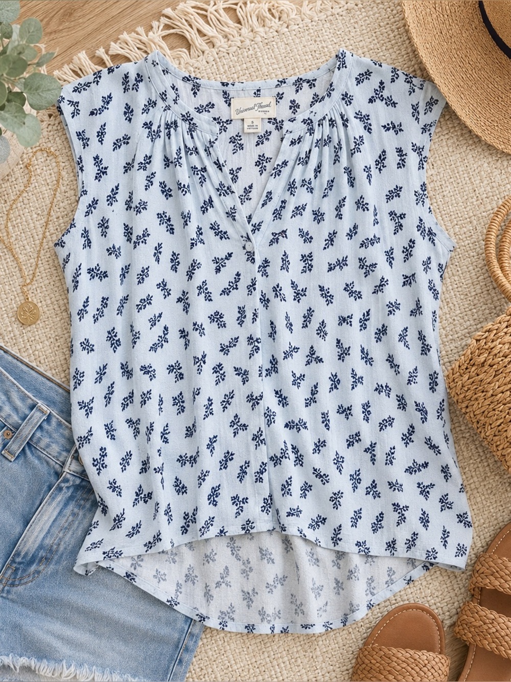 Universal Thread Light Blue Floral Sleeveless V-Neck Rayon Blouse Top Size Small - Picture 3 of 16